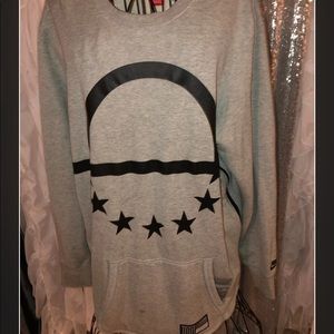 Nike Air XL Pivot Crew Sweatshirt blends a soft French terry feel